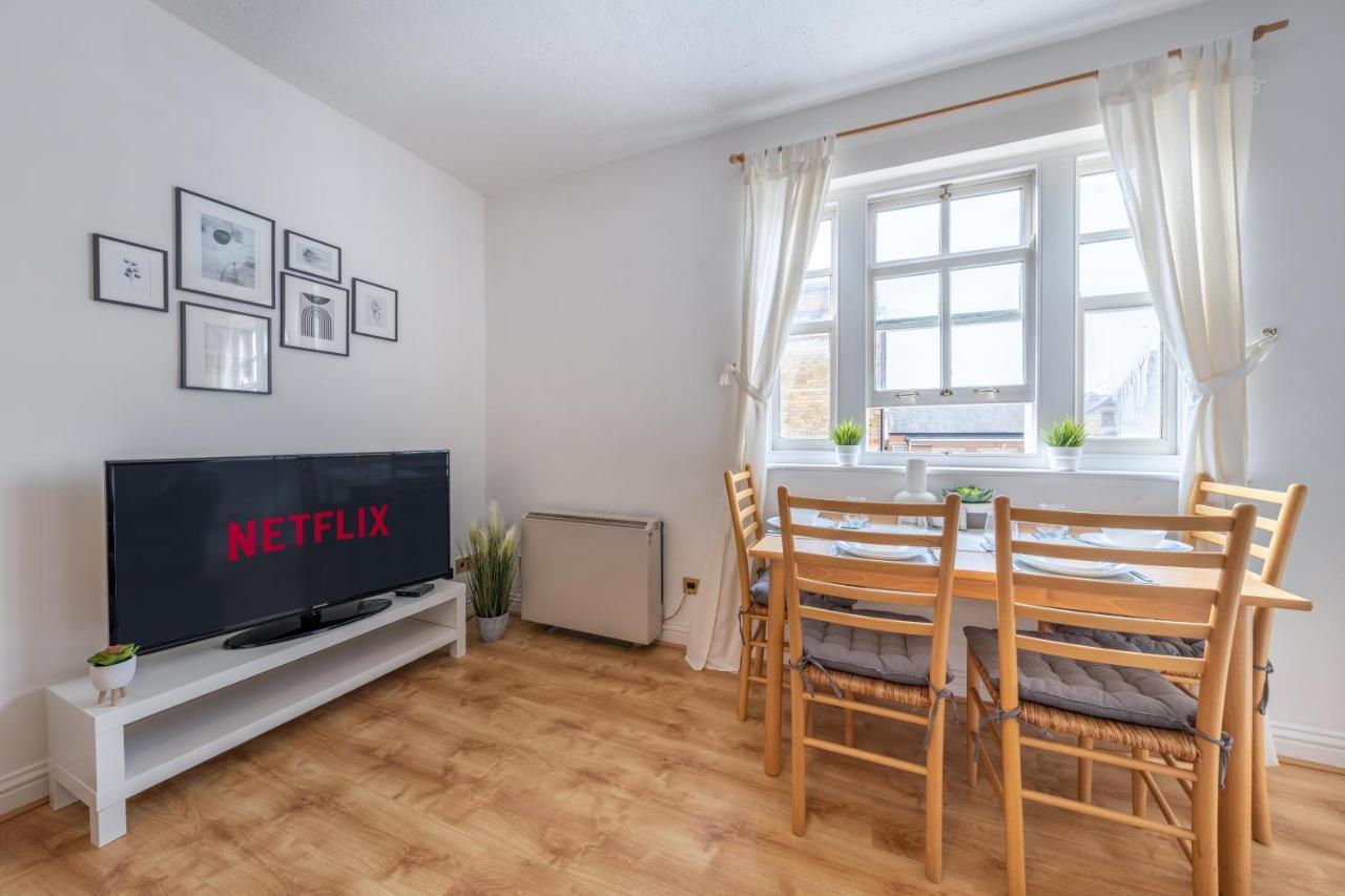 Stansted Airport & Bishops Stortford Town Centre Professional Apartment Bishop's Stortford Dış mekan fotoğraf