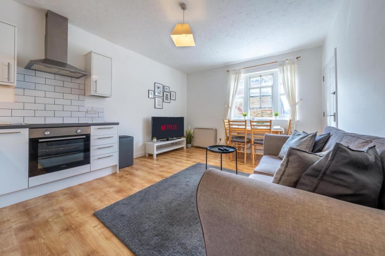 Stansted Airport & Bishops Stortford Town Centre Professional Apartment Bishop's Stortford Dış mekan fotoğraf