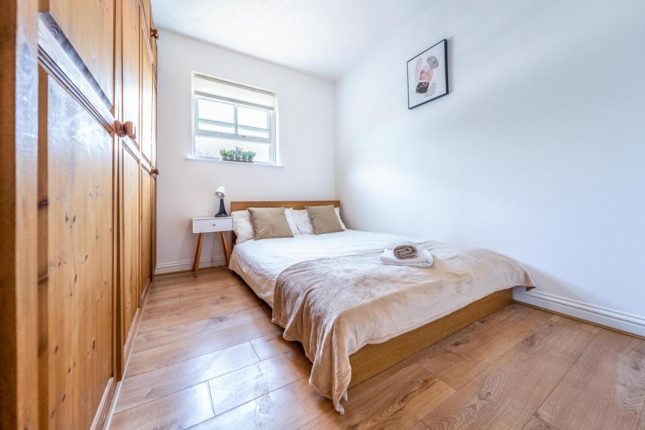 Stansted Airport & Bishops Stortford Town Centre Professional Apartment Bishop's Stortford Dış mekan fotoğraf